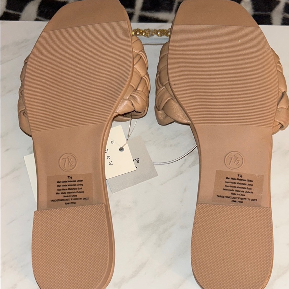 Brand New never worn ! A New Day Women's Tan Woven Slide Sandals - Picture 3 of 4